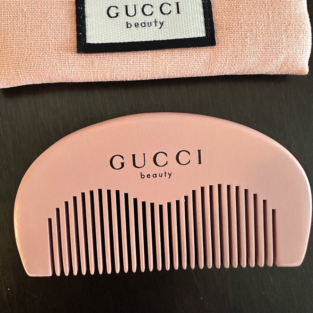 Gucci Beauty Pink Cotton Pouch with Comb – Satin Floral Interior - Picture 7 of 10